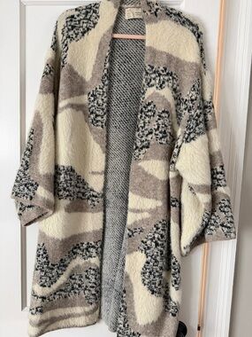 Open-Front Geo Patterned Cardigan Sweater in Cream & Taupe